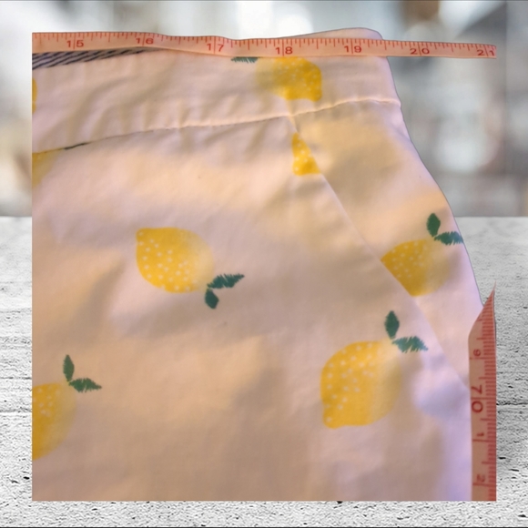 Old navy lemon summer shorts plus size see measurements - Picture 3 of 13